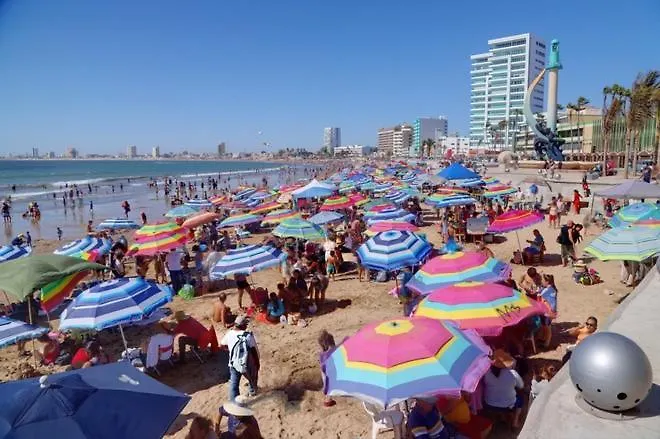 Апартаменты Marina Del Sol Resort Condo Directly On The Ocean 102 Масатлан
